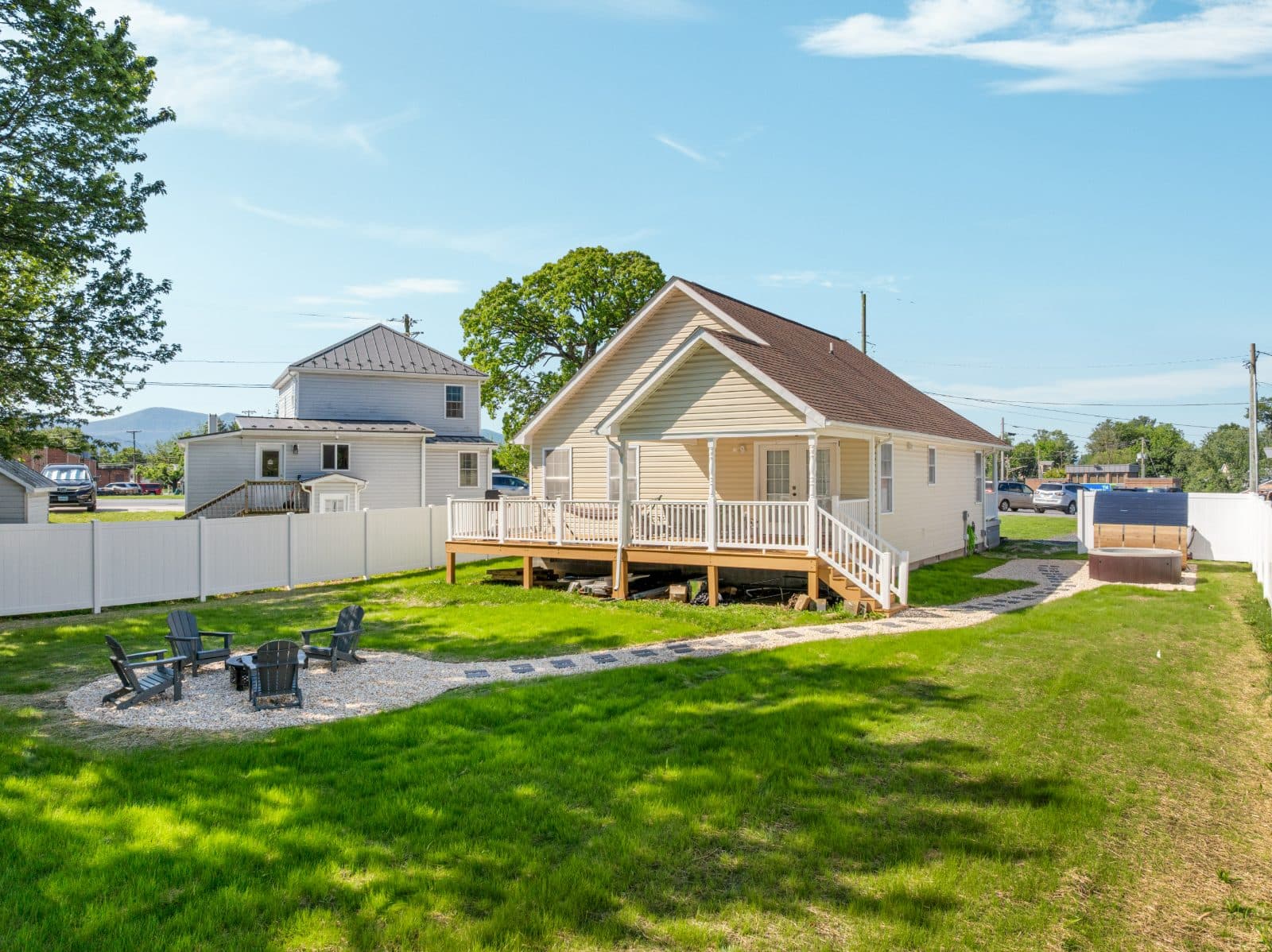 The fenced backyard, deck and fire pit area at Heart of Luray